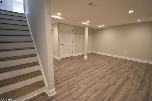 31 Lupine Way, Clark NJ  07066-1822 exterior