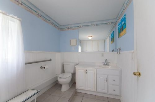 19 Casey Dr, Middletown RI  02842-6224 exterior