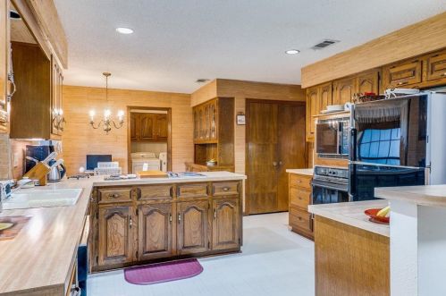 702 Mount Vernon Dr, Richardson TX  75081-5336 exterior