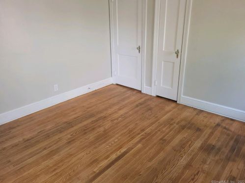 49 Norman St, Manchester CT  06040-6113 exterior