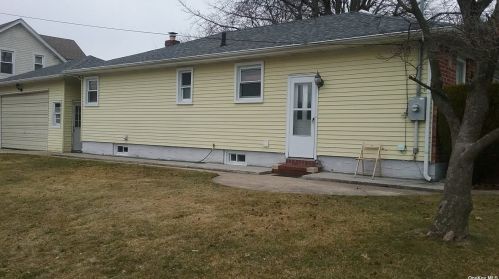 218 Clement Ave, Floral Park NY  11003-2706 exterior