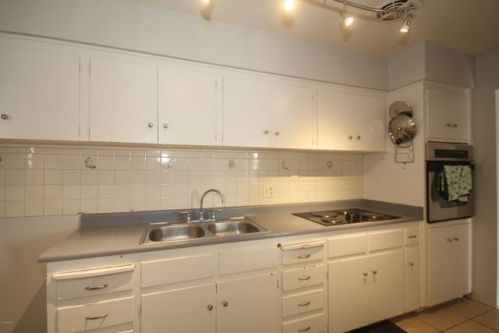 6102 Rose Ln, Glendale, AZ 85301-4426