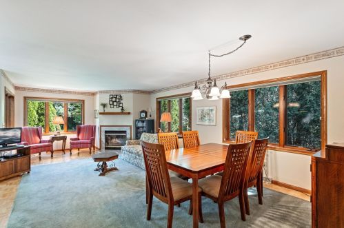 7522 Mequon Square Dr, Thiensville WI  53092-8528 exterior