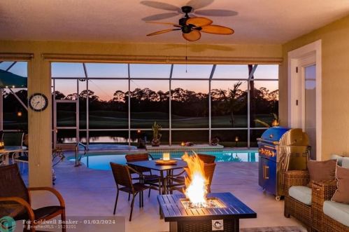 1525 79th Ave, Vero Beach FL  32966-1261 exterior