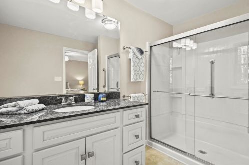 17 Mtn Vw Ct, Keene NH 03431-4933 exterior