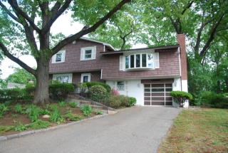 88 Pietro Dr, Yonkers, NY 10710-2010