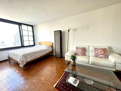 117 57th St, New York NY  10022-2002 exterior