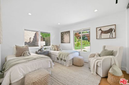 22551 Jameson Dr, Calabasas CA  91302-5854 exterior