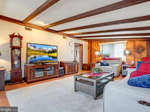 204 Mabel Ln, Moselem, PA 19526-8308