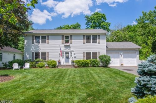 28 Brookside Ter, Verona, NJ 07044-2213
