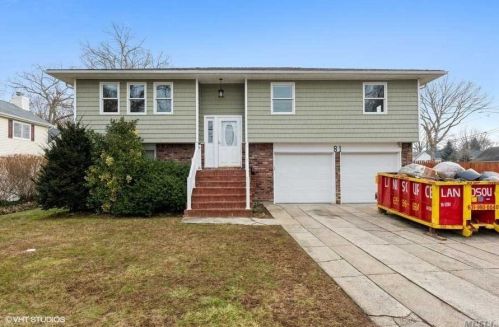 81 Totten Ave, Deer Park, NY 11729-2628
