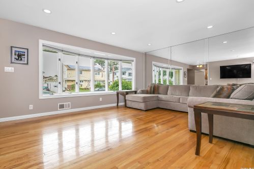 56 Haverford Rd, Hicksville NY  11801-3431 exterior