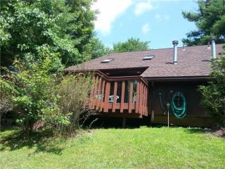 5 Lakeview Ter, Monticello, NY 12701-6800