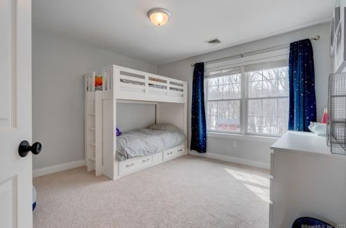 14 Farm Ridge Rd, Unionville CT  06013-2018 exterior