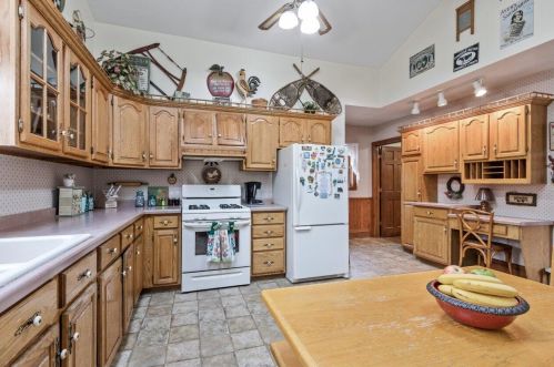1916 Rankin St, Manitowoc, WI 54220-2641
