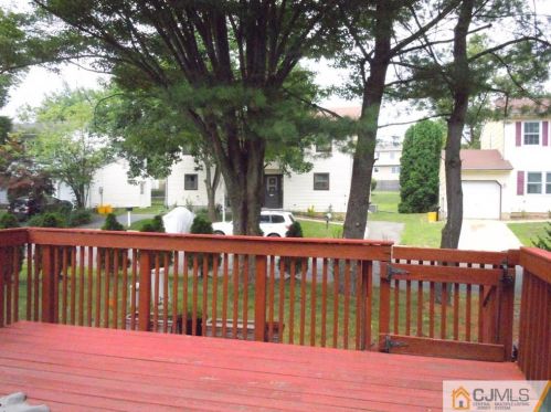105 Buttonwood Dr, East Brunswick NJ  08816-4404 exterior