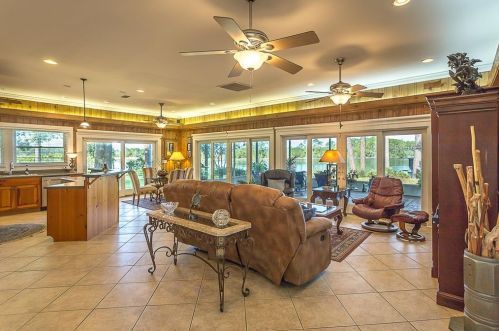 1117 Bragdon St, Carrabelle, FL 32322-2294