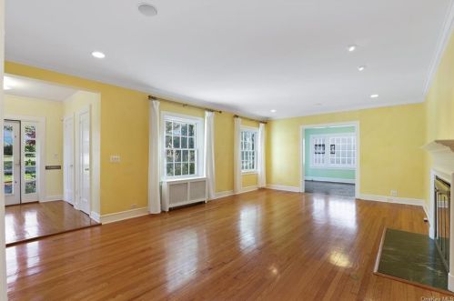 9 Avondale Rd, White Plains NY  10605-4101 exterior