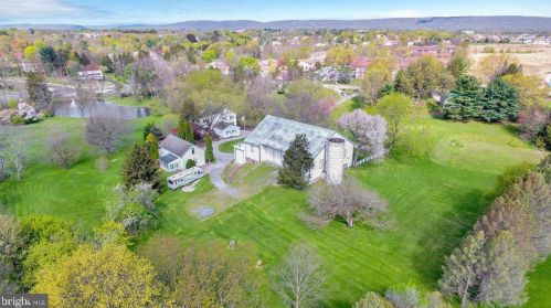 6411 Devonshire Hts Rd, Harrisburg PA 17111-4818 exterior