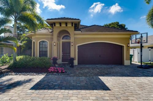 538 104th Ave, Naples FL  34108-3225 exterior