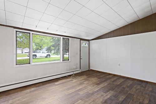 9901 Saratoga Dr, Caledonia WI  53108-9636 exterior