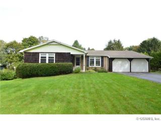 23 Brougham Dr, Penfield, NY 14526-1201