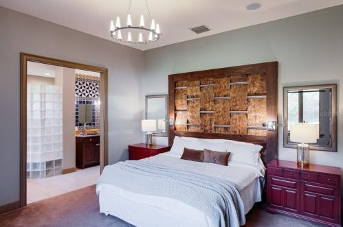 583 Lora Ln, Tarpon Springs FL 34688-9058 exterior