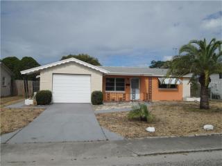 3129 Huntington Rd, Tarpon Springs, FL 34691-5056