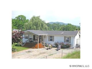 21 Dot St, Clyde, NC 28721-7941