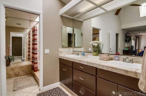 4111 Bayard St, San Diego CA 92109-4039 exterior