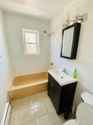 800 221st St, Bronx NY  10467-5104 exterior