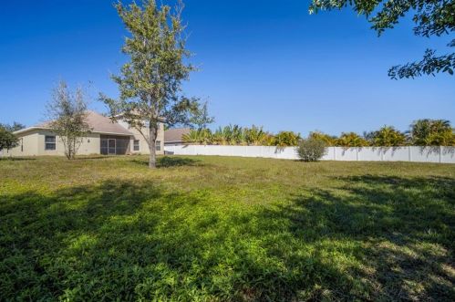 415 York Dale Dr, Ruskin, FL 33570-3229