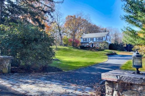 592 Hill Rd, Stamford, CT 06902-1431