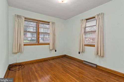 355 7 St, Harrisburg PA 17113-2012 exterior