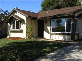 2214 Lincoln Ave, Escondido, CA 92027-1220