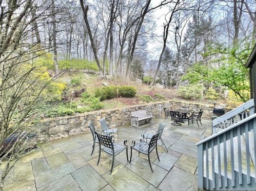 123 Apple Valley Rd, Stamford CT  06903-1332 exterior