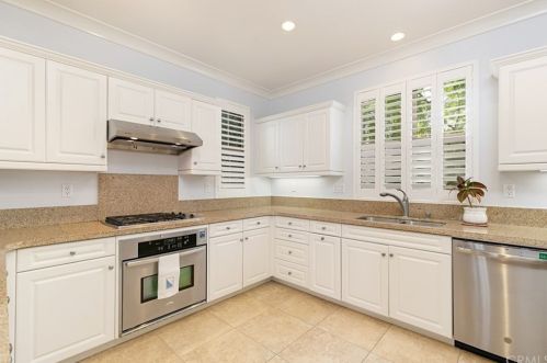 121 Blaze, Irvine CA  92618-1507 exterior