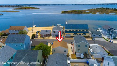 10 Harborside Dr, Pelican Island, NJ 08751-1316