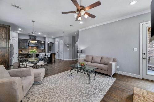 1155 Sunlight Dr, Lewisville TX  75028-4051 exterior