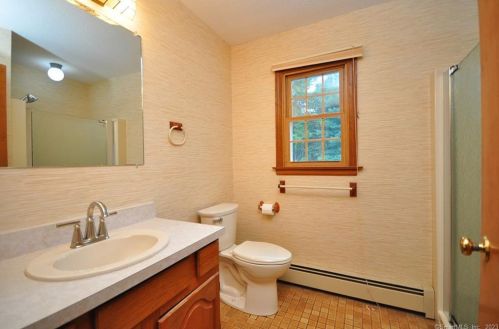 156 Carriage Way, Windsor CT 06095-2008 exterior