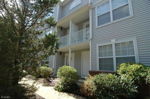 206 Lindsey Dr, Hackettstown NJ  07840-4401 exterior