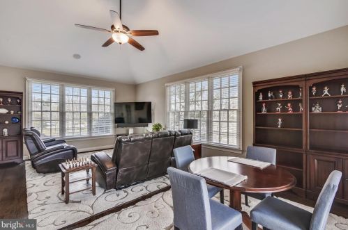 19228 Charandy Dr, Leesburg VA 20175-7215 exterior