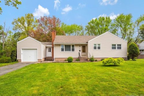 297 Hackmatack St, Manchester, CT 06040-6513