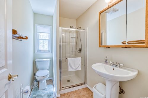 510 Half Hollow Rd, Deer Park NY  11729-1010 exterior