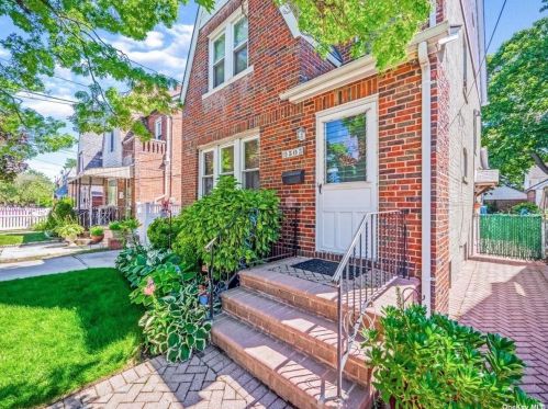 9505 243rd St, Floral Park, NY 11001-3910