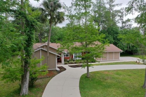 929 Woodgate Dr, Palm Harbor, FL 34685-1646