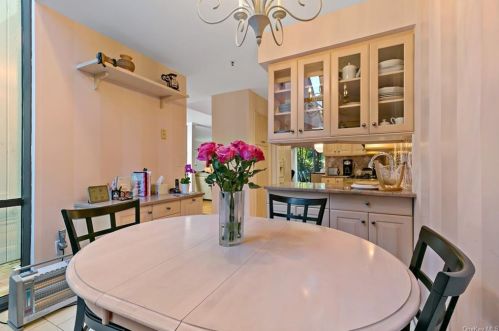 142 Stone Oaks Dr, Hartsdale NY  10530-1160 exterior