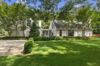 41 White Oak Ln, South Hampton, NY 11968-2747