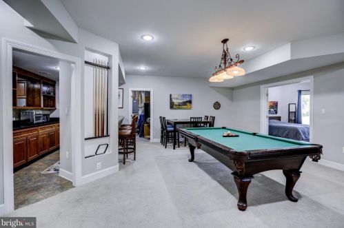 20405 Crimson Pl, Leesburg VA 20175-6362 exterior