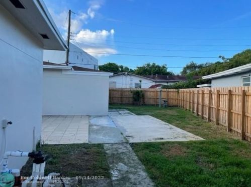 1200 2nd Ave, Dania Beach FL  33004-4601 exterior